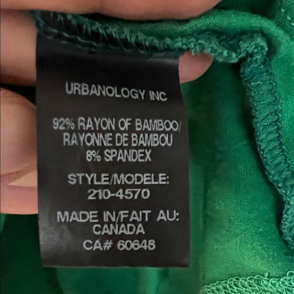 Pure essence Elegant V-Neck Long Sleeve Top in Green - Picture 3 of 4